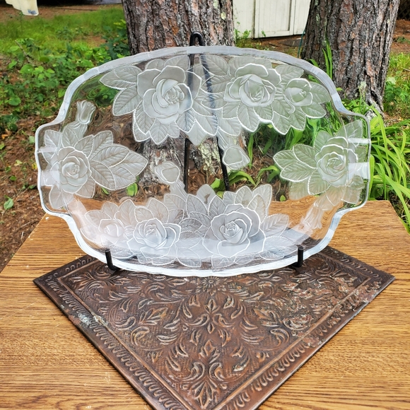 Mikasa Winter Frosted Rose Platter - Picture 2 of 5